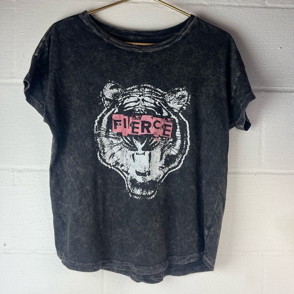 Vintage Canvas Fierce Tiger Graphic Tshirt, Small